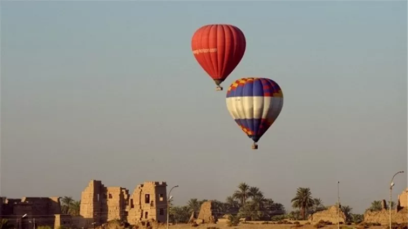 تنظيم 3 رحلات بالون تحمل سائحين يابانيين بالأقصر