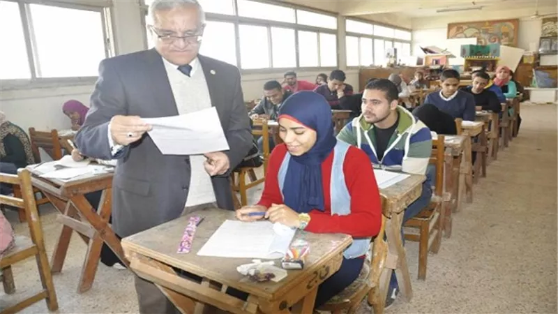 رئيس جامعة المنيا يتفقد سير امتحانات التعليم المفتوح