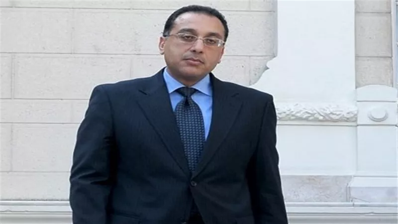 وزير الإسكان يتفقد مشروعات الصرف الصحي بأسوان