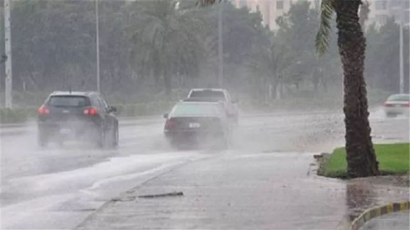 الأمطار الغزيرة تربك حركة المرور بالقليوبية