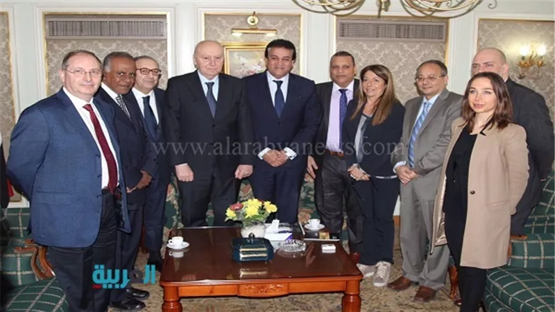 بالصور.. وزير التعليم العالى يستقبل وفد إيطالى رفيع المستوى