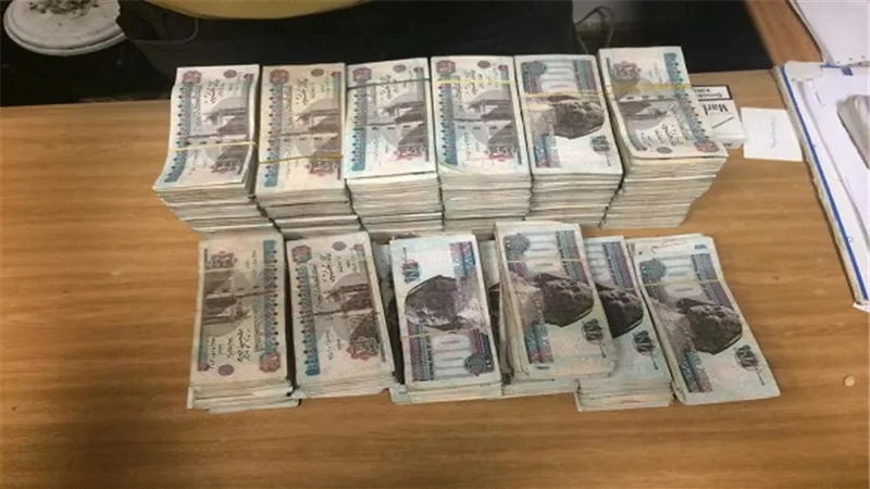 إحباط تهريب مليون ونصف جنيه بحوزة راكب من مطار برج العرب
