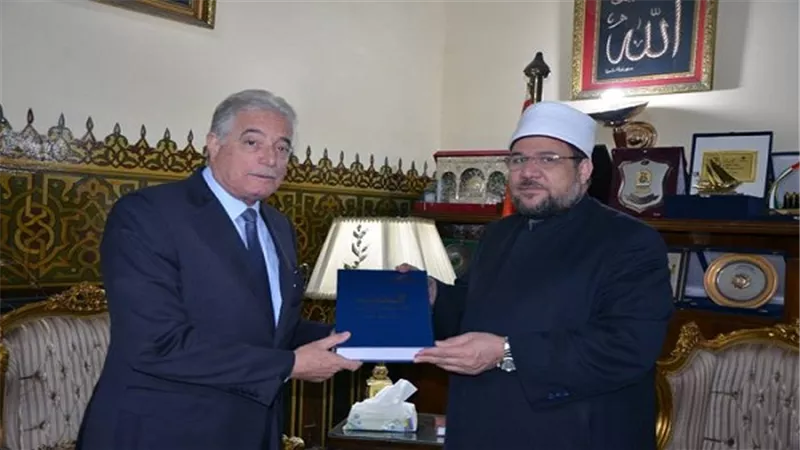 محافظ جنوب سيناء ووزير الأوقاف يناقشان استعدادات افتتاح مسجد الصحابة