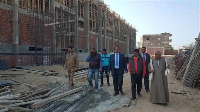 بالصور.. خالد أبو زهاد يتابع أعمال الإنشاءات بمحطة كهرباء وبنك مصر ووحدة مرور جهينة 