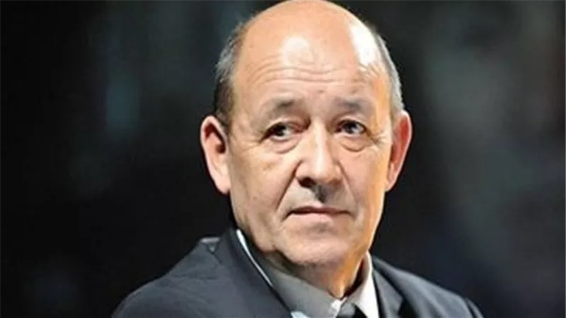 وزير الدفاع الفرنسي يغادر مطار القاهرة عقب لقاء السيسي