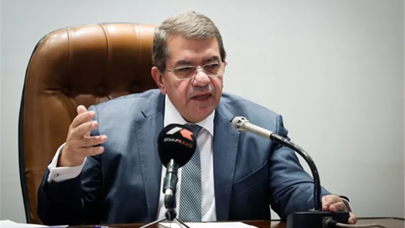وزير المالية يستعرض مساهمة الخزانة العامة في صناديق التأمينات