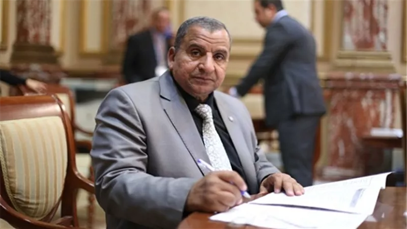 نائب السويس يطالب باستدعاء وزير البترول بسبب المركز الطبي