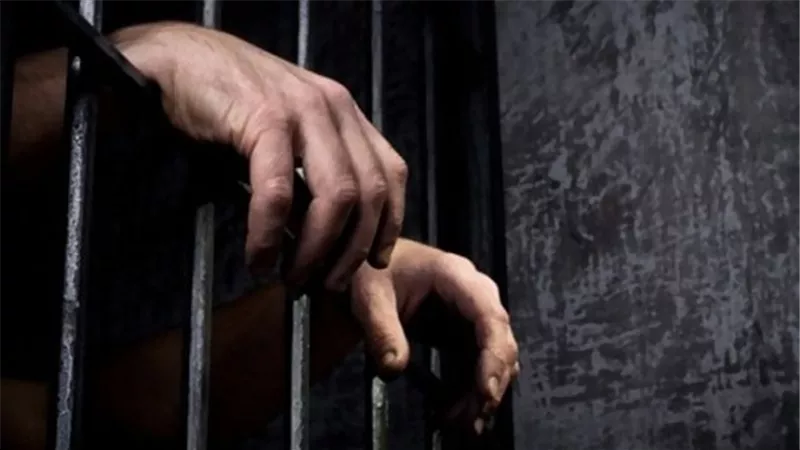 حبس عاطل وزوجته بتهمة تعذيب نجلته في المرج