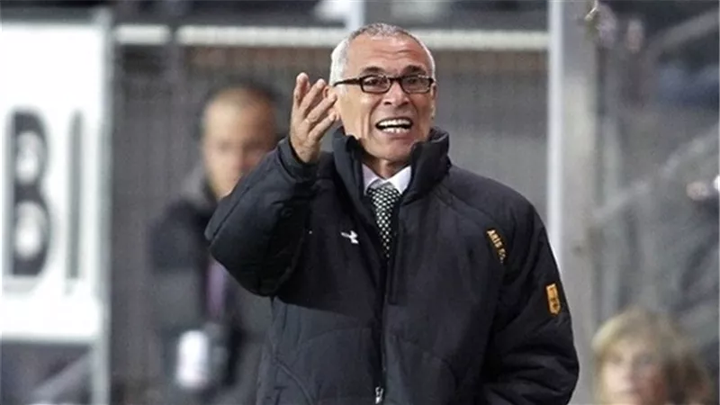 كوبر يعود من إسبانيا 21 أبريل