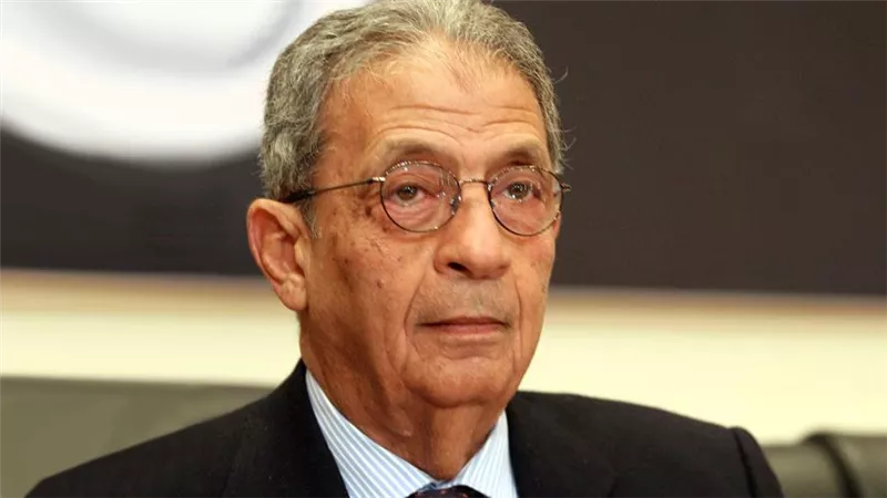 عمرو موسى والبرعي يصلان الكنيسة الإنجيلية