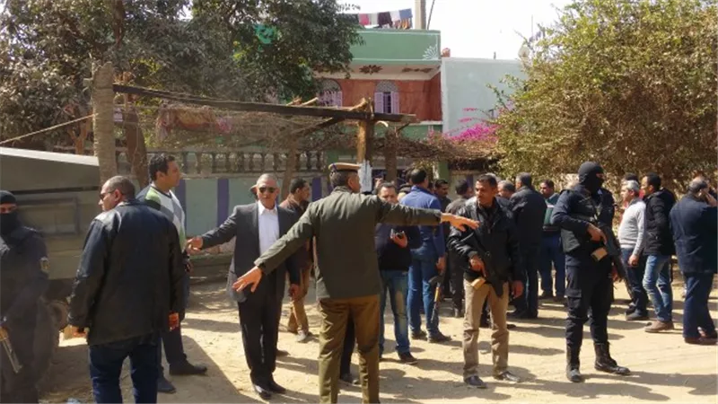 ضبط عدد من الخارجين عن القانون خلال حملات تموينية بالمحافظات 