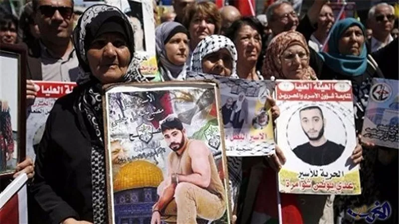 إطلاق حملة شعبية فلسطينية لمقاطعة بضائع إسرائيل دعما لإضراب الأسرى