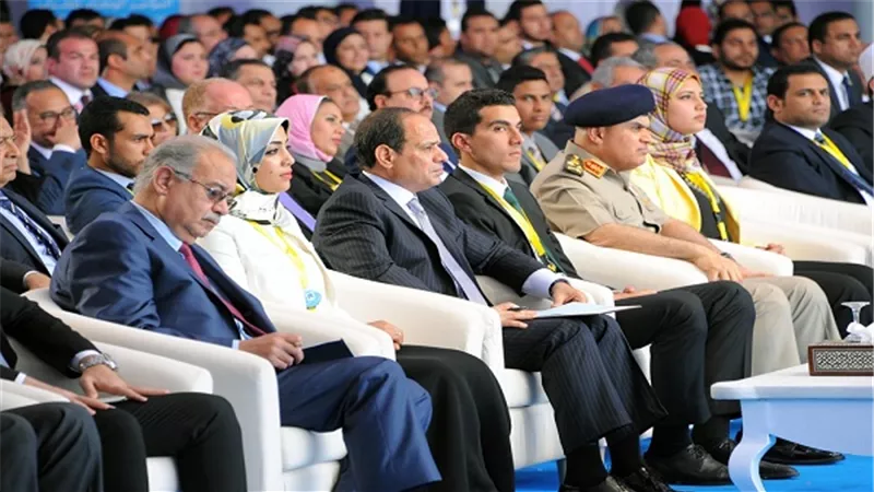 بالفيديو..السيسي يستمع لعرض تقديمى لفعاليات المؤتمر الوطنى للشباب