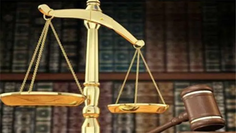 معاقبة مدير عام بـ