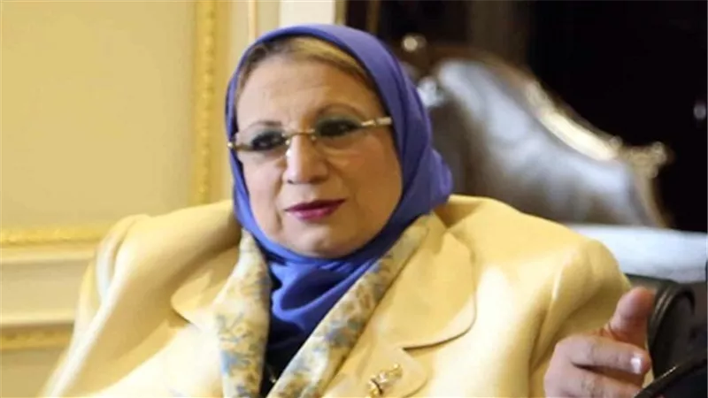 نائب ينتقد إيناس عبدالحليم بسبب هجومها على رئيس جامعة المنصورة