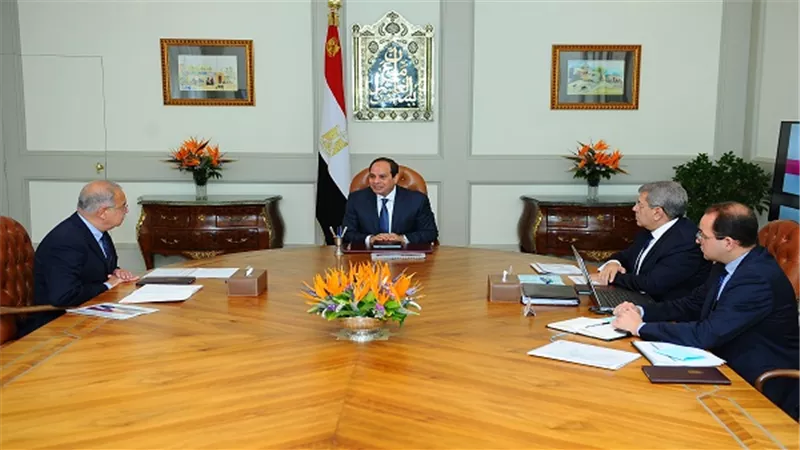 السيسي يجتمع مع رئيس مجلس الوزارء ووزير المالية