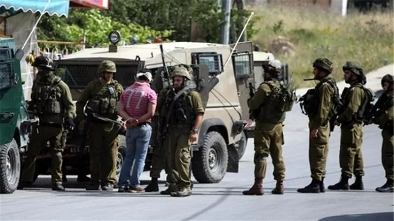 الاحتلال يعتقل 15 فلسطينيا بالضفة الغربية