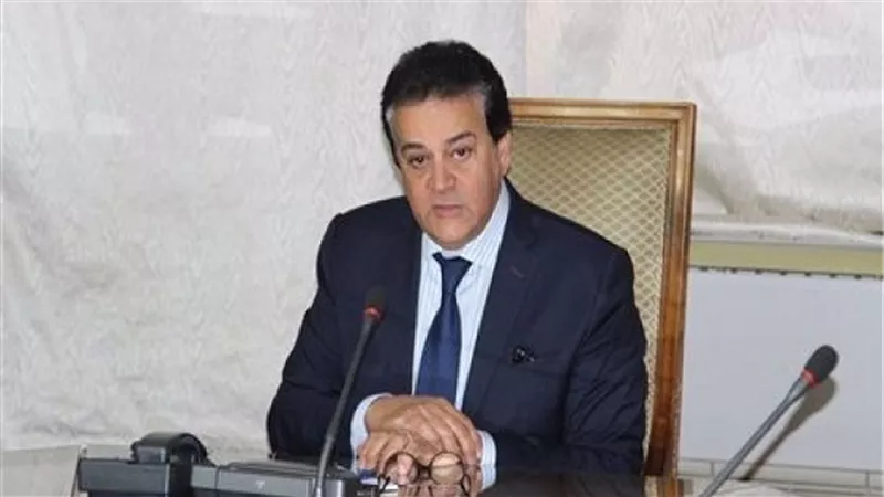 وزير التعليم العالي يصل مطار القاهرة قادما من السعودية