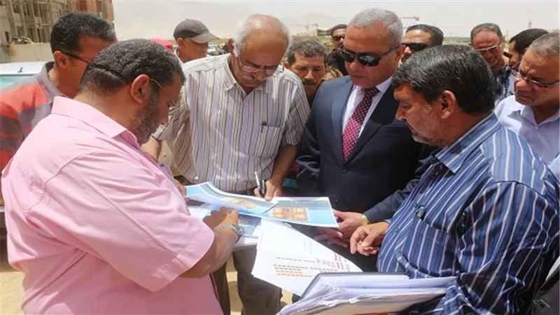 بالصور.. محافظ السويس يتفقد مدن 