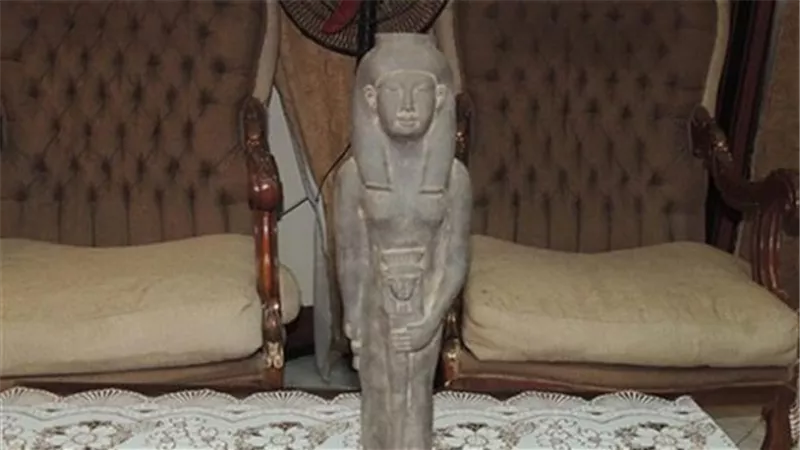 ضبط 4 أشخاص بحوزتهم تمثال يشتبه في كونه أثريًا بالبحيرة