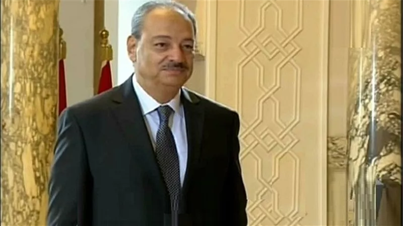 إحالة مستشار وزير المالية و3 آخرين إلى 
