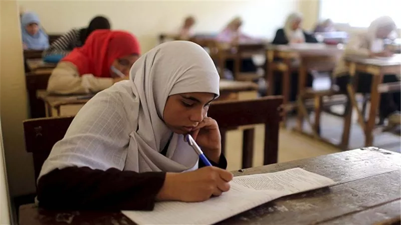 استبعاد رئيس لجنة فتيات القرين لمساعدته طالبة في الثانوية الأزهرية