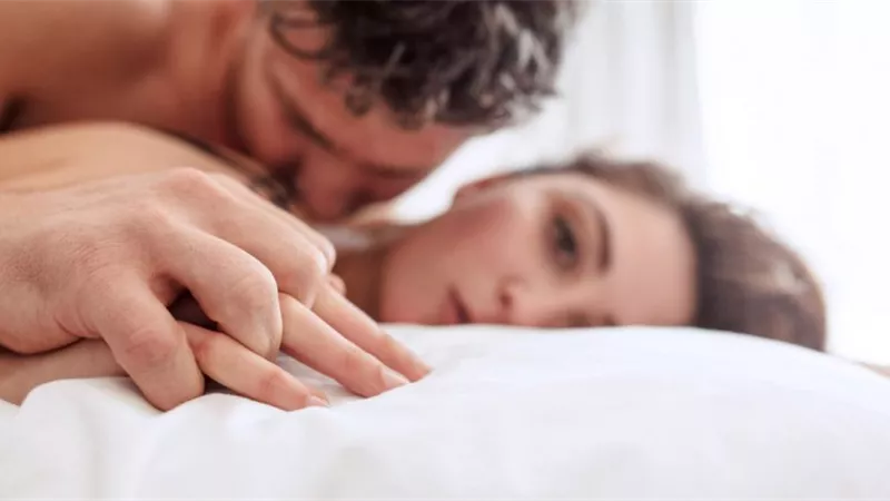 رجل يجامع زوجته في نهار رمضان.. ماذا يفعل لتكفير ذنبه؟ 