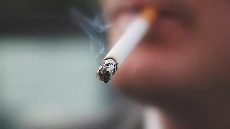 بدأت بشرب مسيحي سجارة في الصيام.. الحقيقة الكاملة لـ