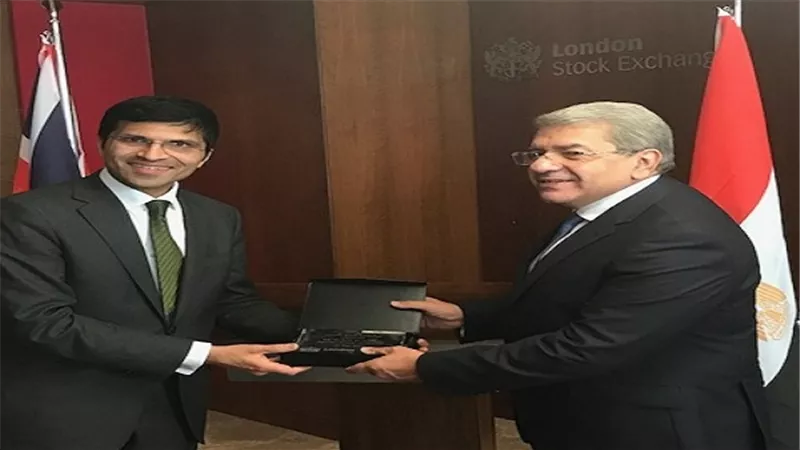 بورصة لندن تكرم وزير المالية ونائب الوزير للسياسات المالية وسفير مصر ببريطانيا