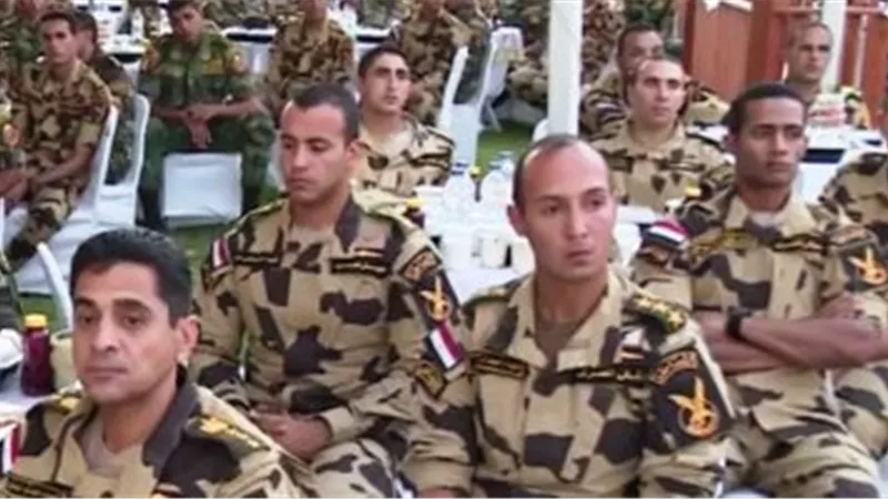 شاهد.. الأسطورة بزى الصاعقة فى حفل افطار القوات الخاصة