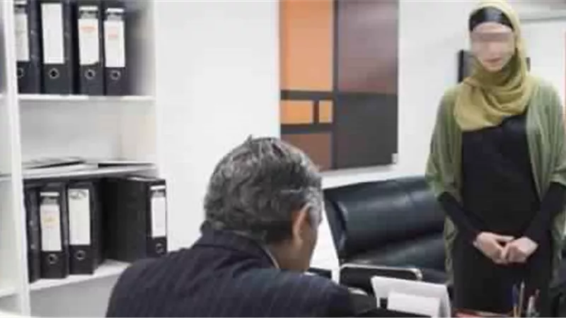 حرام أم مباح؟.. حكم الشرع في نظر الفتاة للاستاذ الجامعي أثناء الشرح