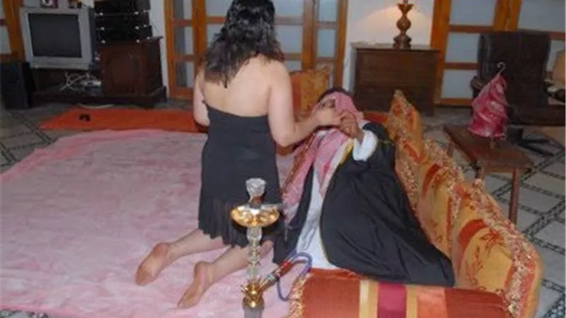 ضبط ساقطة تمارس الدعارة مع خليجي في الجيزة.. والليلة بـ 1500 جنيه