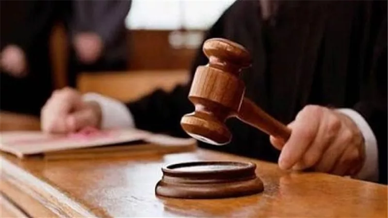 المشدد 5 سنوات لضابط وأمين شرطة بتهمة السرقة بالإكراه