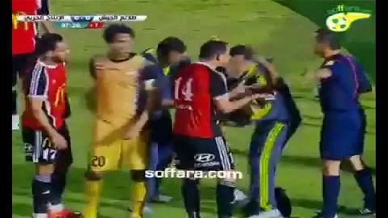 رميتان تماس في وقت واحد.. شاهد مواقف وطرائف الدوري المصري