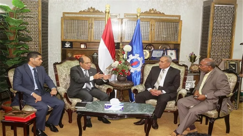بالصور.. محافظ السويس يستقبل مساعد وزير المالية