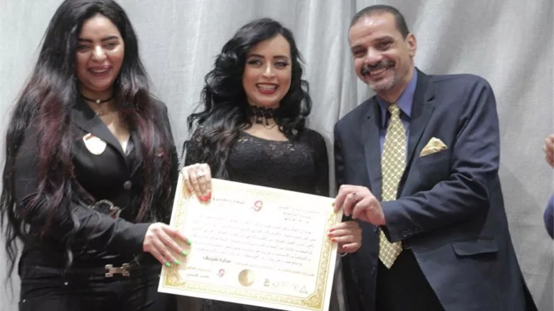 تكريم الباحثة في الشئون الاسرائيلية سارة شريف في مؤتمر أبواب الخير 