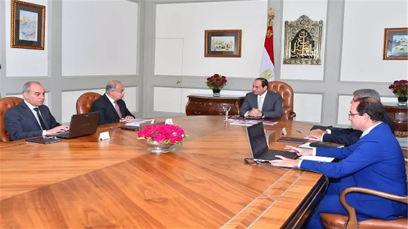 السيسي يعقد اجتماعاً مع رئيس الوزراء ووزير المالية