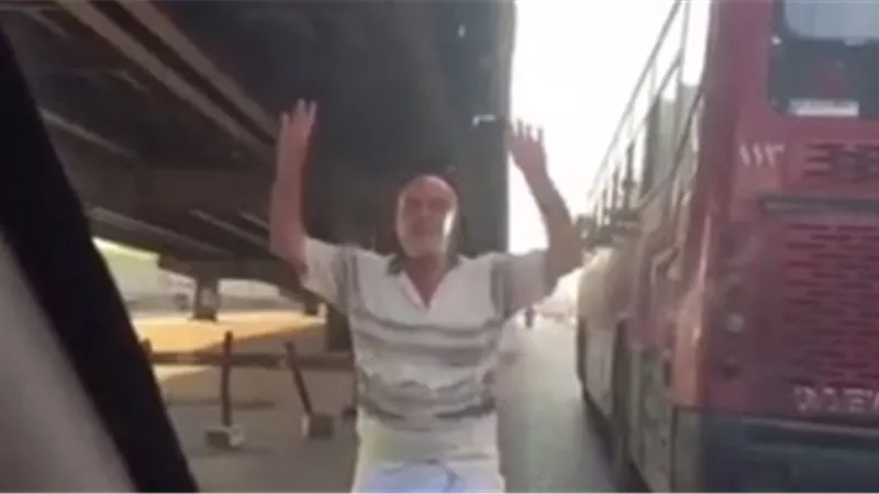 راكب يقتل سائق أتوبيس نقل عام.. تعرف على الأسباب
