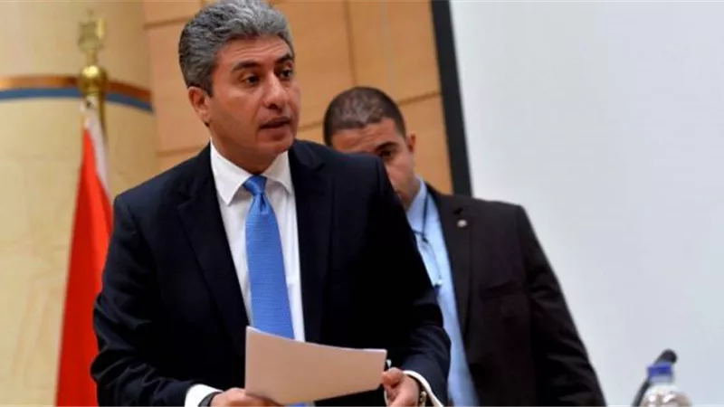 فيديو.. وزير الطيران يتابع مغادرة فوج حجاج بيت الله الحرام