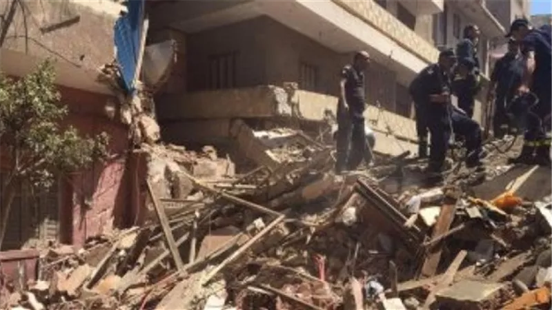 سكان عقار المنصورة المنهار يستغيثون: 