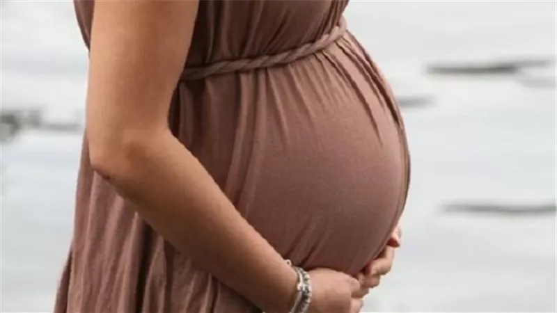 هل يجوز؟.. حقيقة إنجاب الفتاة دون الإعتماد على الرجل