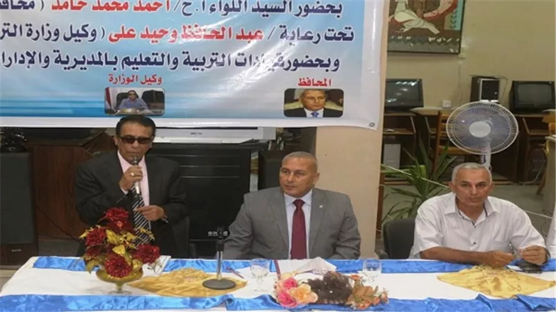 بالصور.. محافظ السويس يناقش الاستعدادات لأستقبال العام الدراسي الجديد