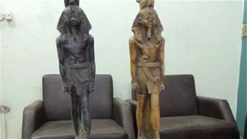 ضبط عامل بحوزته تمثالين أثريين في أسوان