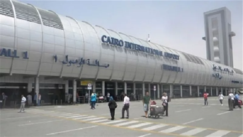 ضبط راكب حاول تهريب 18 جهاز أيفون بمطار القاهرة