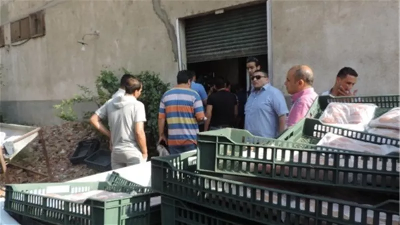 مباحث التموين تضبط مصنع غير مرخص للصناعات الغذائية وكميات كبيرة 