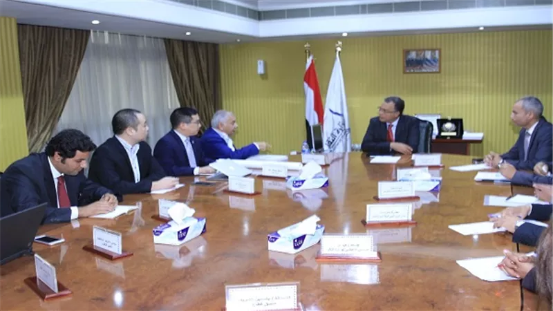 عرفات يبحث العرض الصيني لتنفيذ خط السكك الحديدية العين السخنة / العلمين