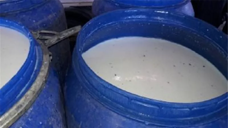 ضبط 500 كيلو لبن فاسد بحوزة صاحب محل بقنا