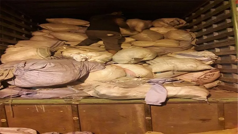 القبض على صاحب محل وسائق بحوزتهما ملابس عسكرية بباب الشعرية