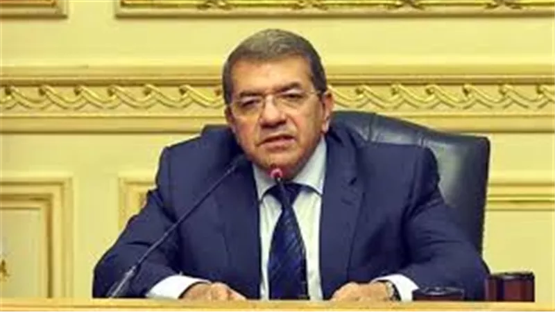 وزير المالية يكشف حقيقة تحريك أسعار الوقود