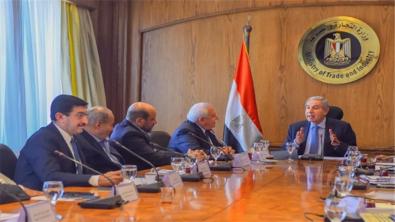 قابيل.. يبحث سبل الارتقاء بمعدلات الإنتاجية والتصدير في مجال الصناعات النسيجية